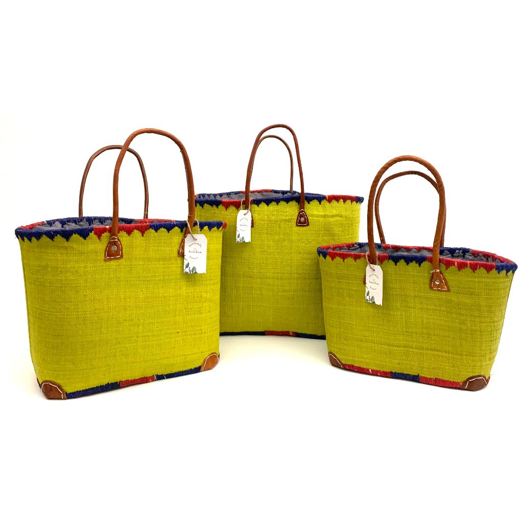 Green raffia basket in 3 different sizes, with inside pockets & leather handle.Handmade in Madagascar with love.