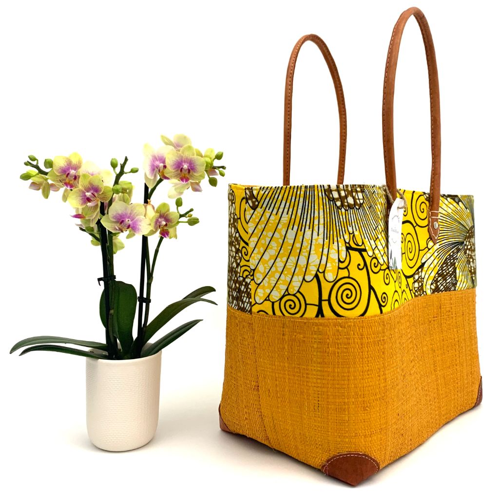 Yellow raffia basket in 3 different sizes,half raffia and half tissue wax, with inside pockets & leather handle.Handmade in Madagascar with love.