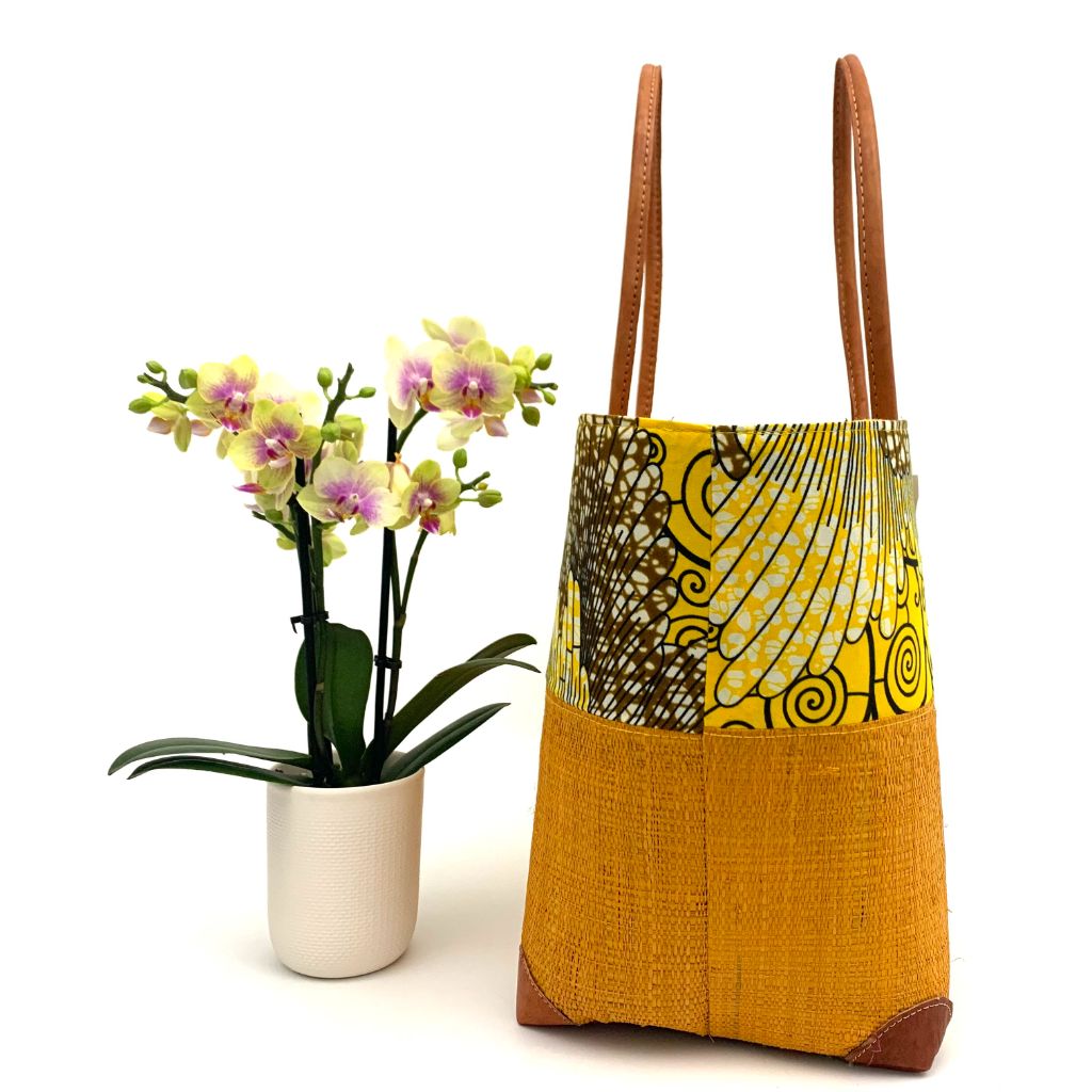 Yellow raffia basket in 3 different sizes,half raffia and half tissue wax, with inside pockets & leather handle.Handmade in Madagascar with love.