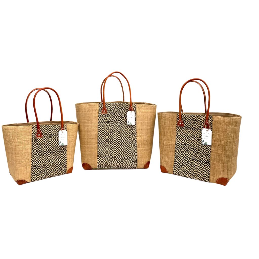 Handmade beige raffia women's classy handbag with boho design,pockets & leather handle. Made in Madagascar
