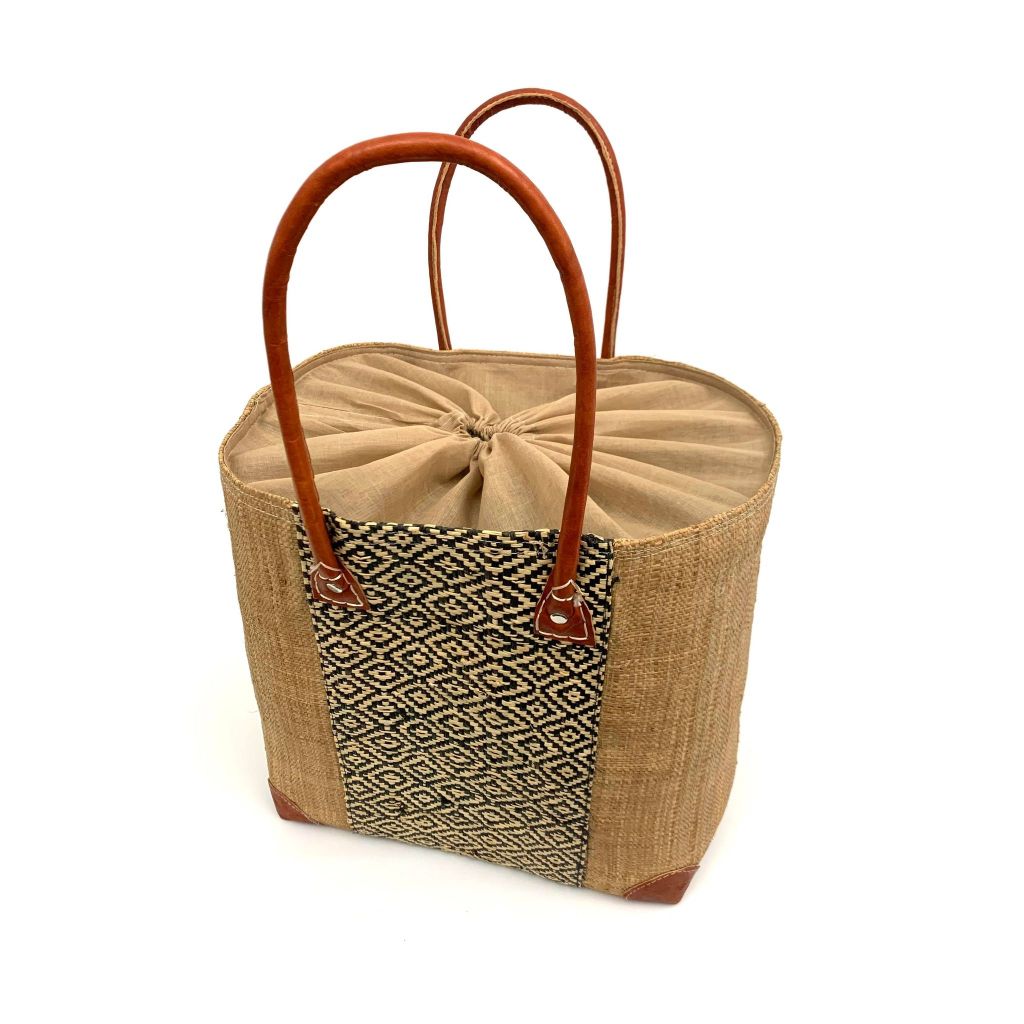 Handmade beige raffia women's classy handbag with boho design,pockets & leather handle. Made in Madagascar