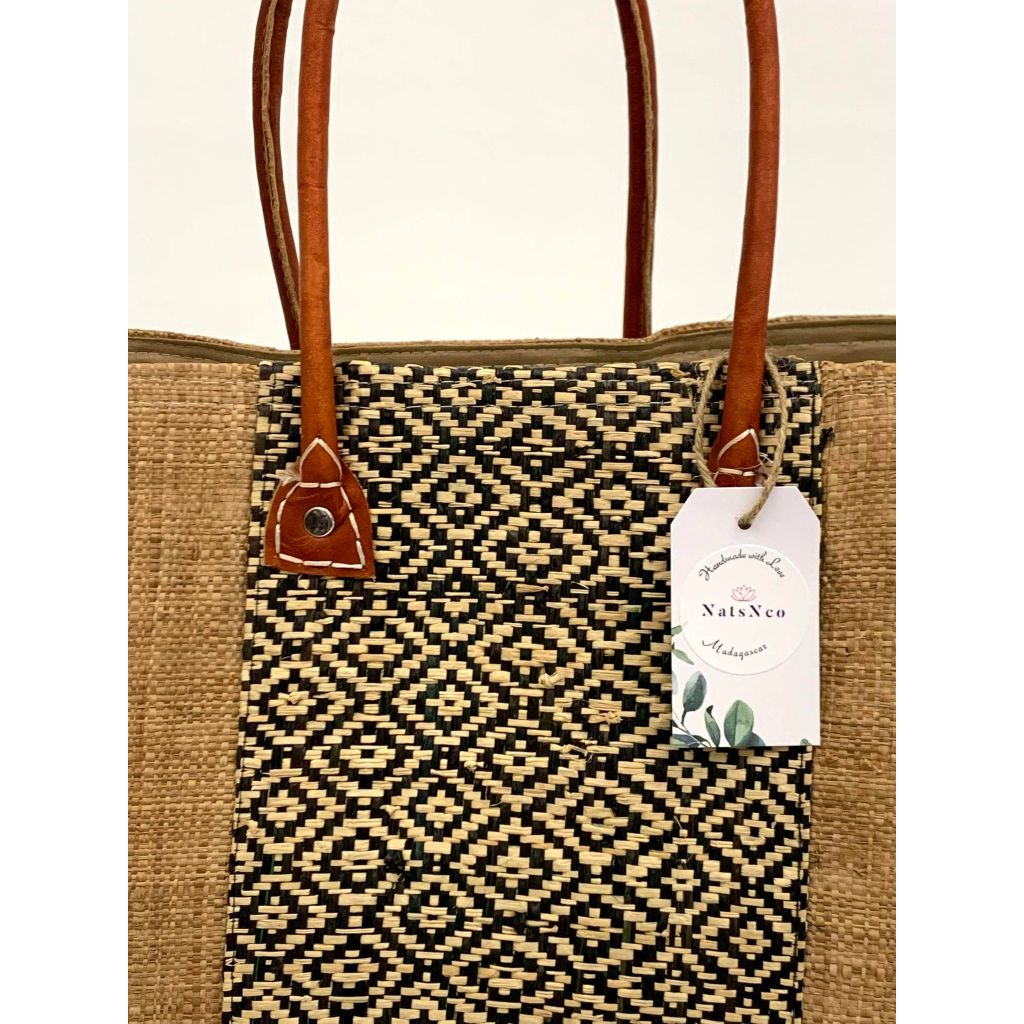 Handmade beige raffia women's classy handbag with boho design,pockets & leather handle. Made in Madagascar