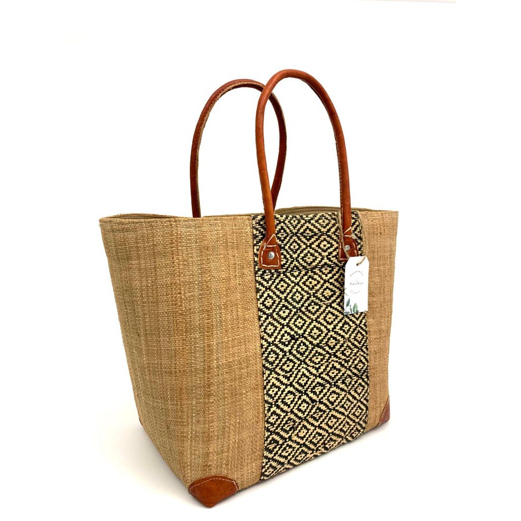 Handmade beige raffia women's classy handbag with boho design,pockets & leather handle. Made in Madagascar