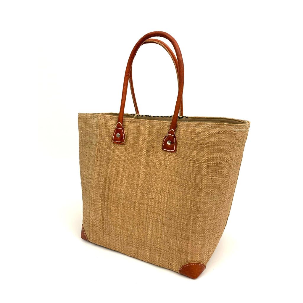 Handmade beige raffia women's classy handbag with boho design,pockets & leather handle. Made in Madagascar
