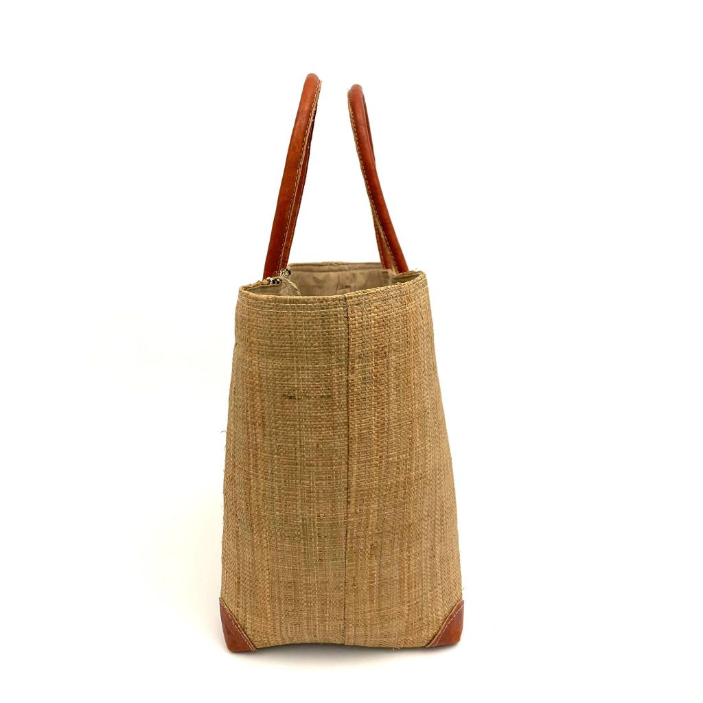 Handmade beige raffia women's classy handbag with boho design,pockets & leather handle. Made in Madagascar