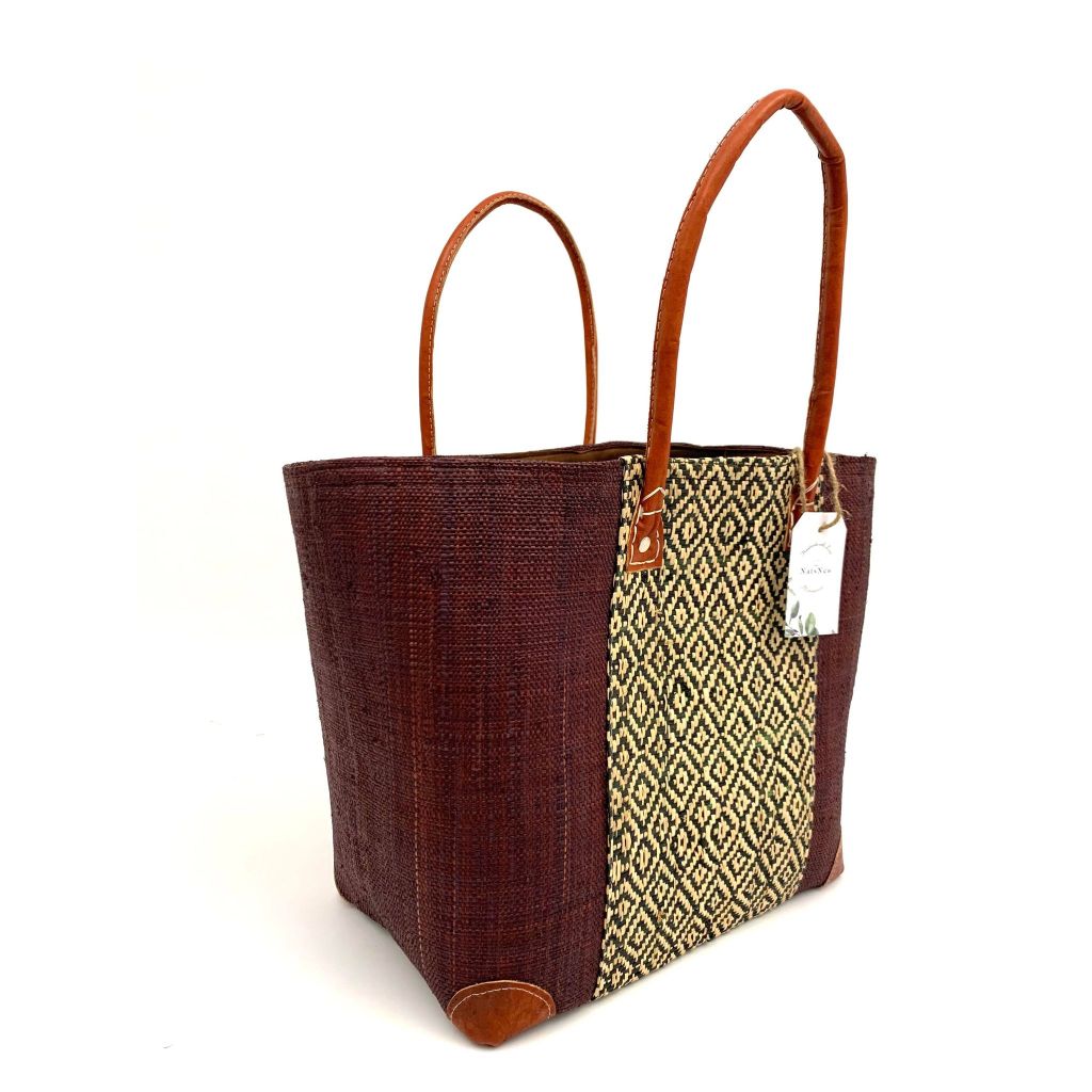 Handmade brown raffia women's classy handbag with boho design,pockets & leather handle. Made in Madagascar with love