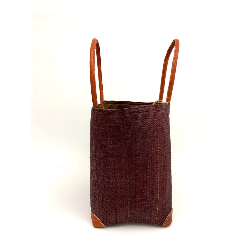 Handmade brown raffia women's classy handbag with boho design,pockets & leather handle. Made in Madagascar with love