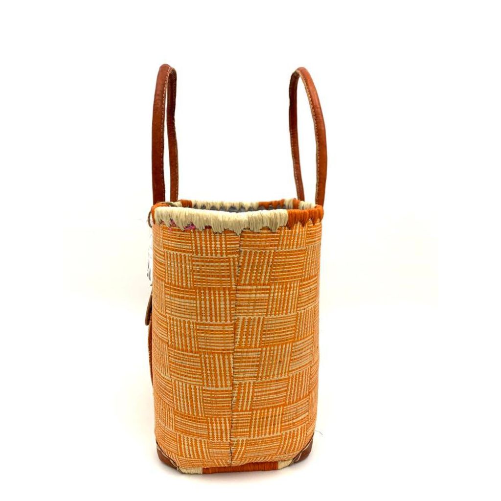 Orange raffia basket in 3 different sizes, with front and inside pockets & leather handle. Handmade in Madagascar with love.