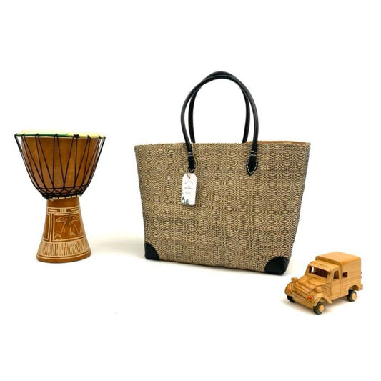 handmade beige raffia women handbag with black leather handle and zip. Made in  Madagascar 